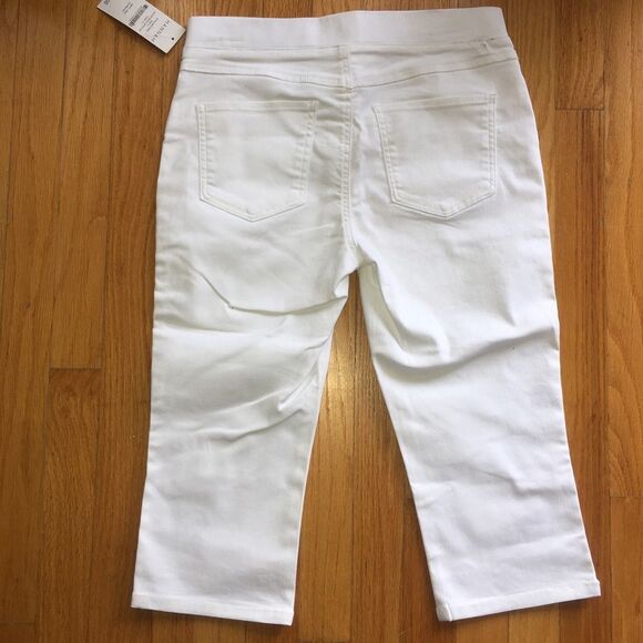 — Hannah — Beautiful Small White Capris NWT  - Picture 2 of 11